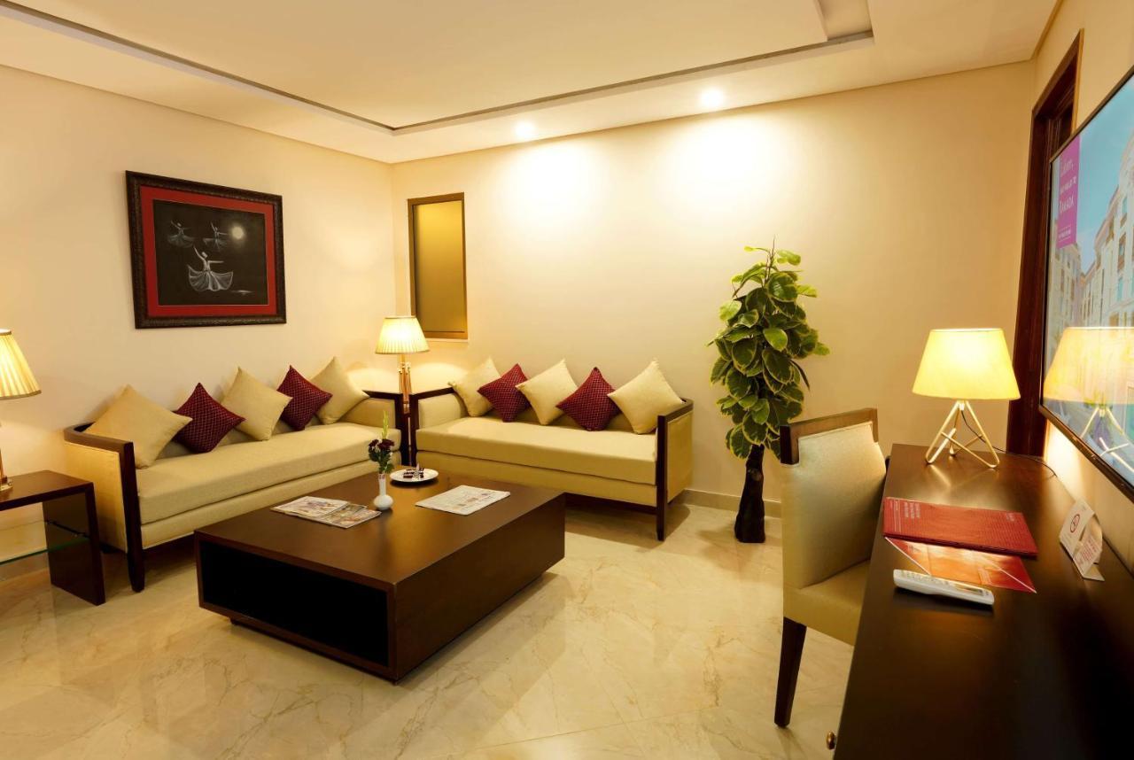 Ramada By Wyndham Lahore Gulberg II Otel Dış mekan fotoğraf