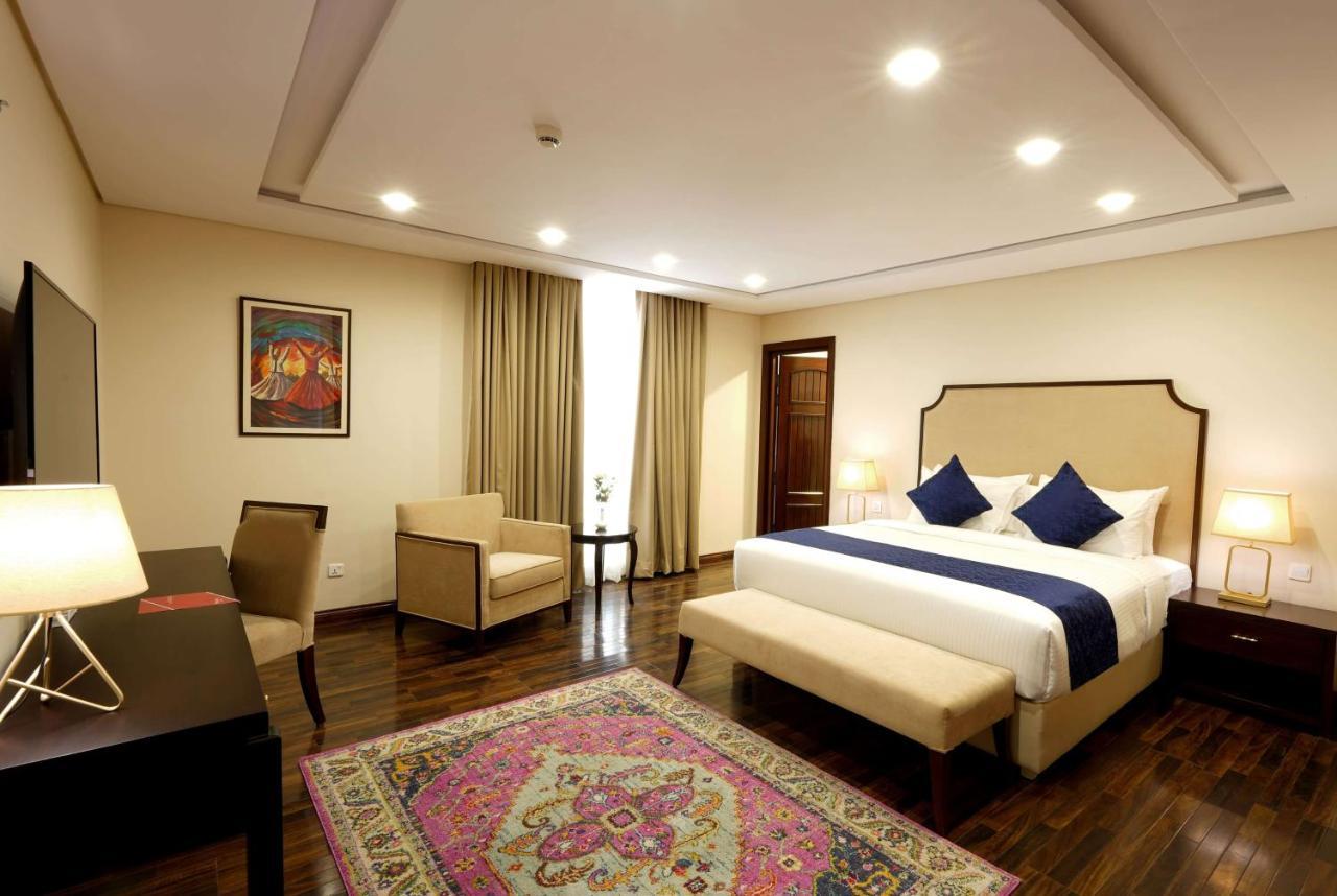 Ramada By Wyndham Lahore Gulberg II Otel Dış mekan fotoğraf