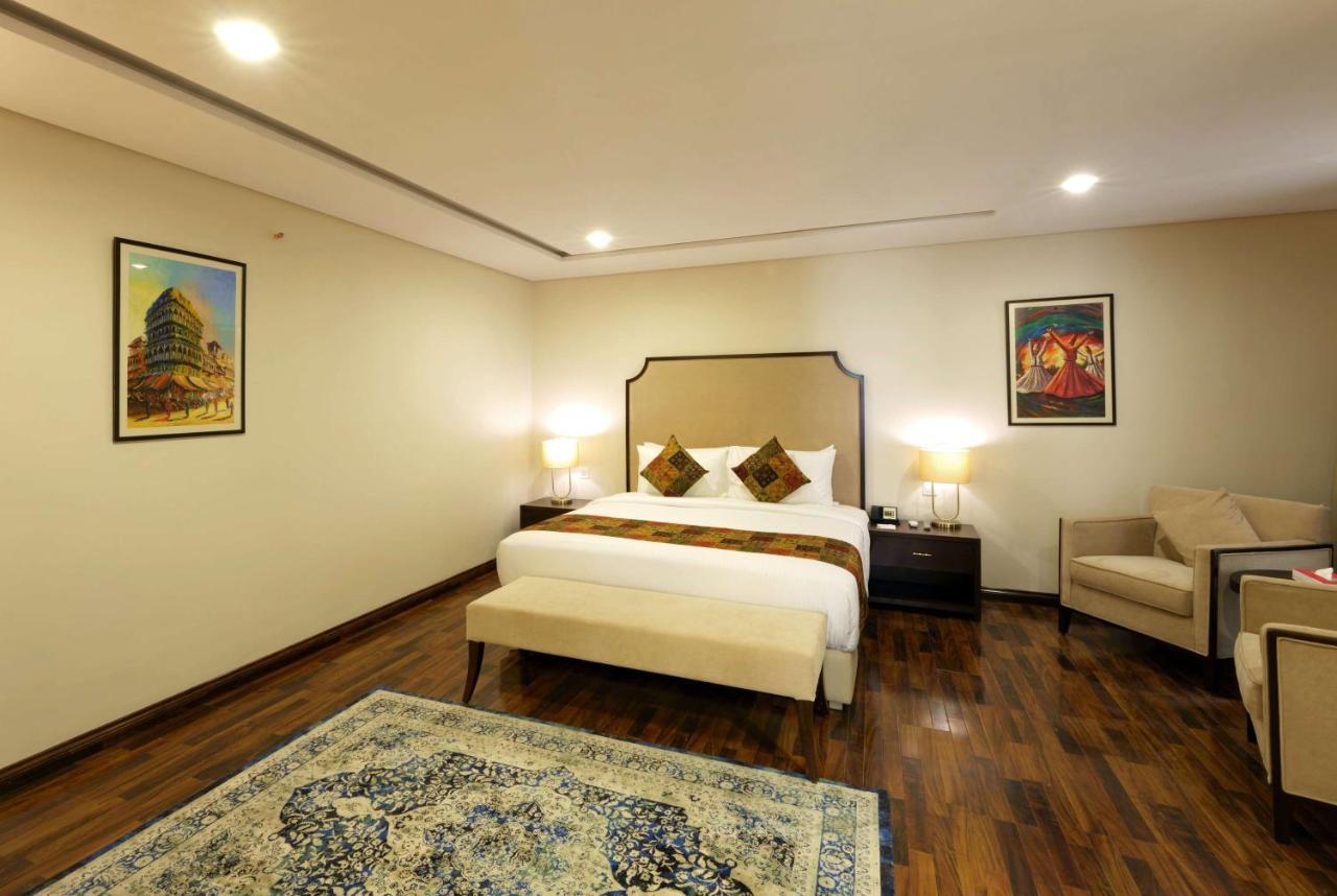 Ramada By Wyndham Lahore Gulberg II Otel Dış mekan fotoğraf