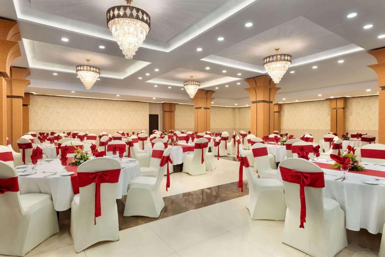 Ramada By Wyndham Lahore Gulberg II Otel Dış mekan fotoğraf