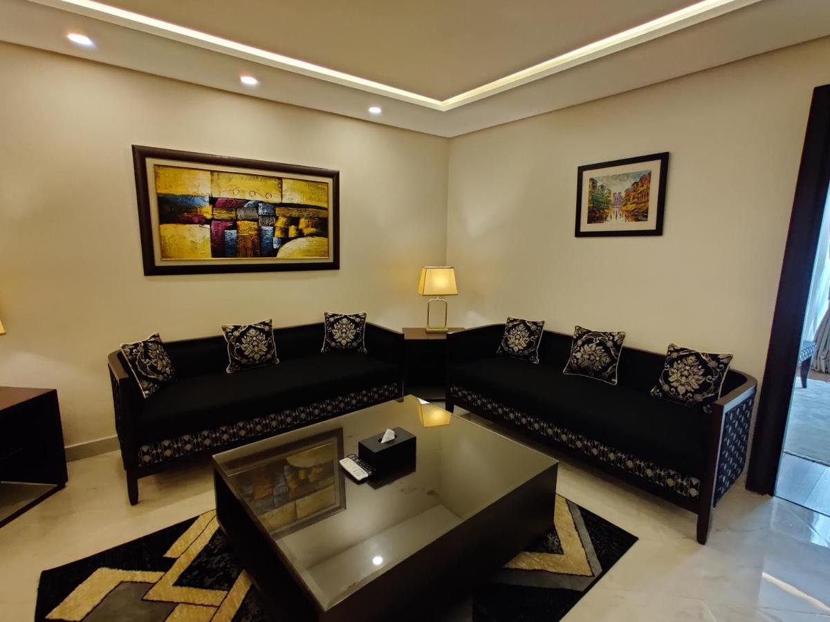 Ramada By Wyndham Lahore Gulberg II Otel Dış mekan fotoğraf