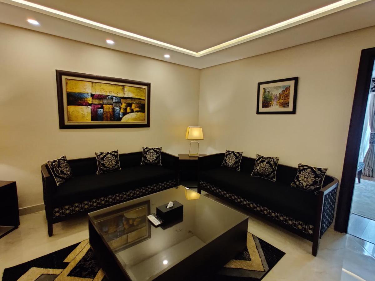 Ramada By Wyndham Lahore Gulberg II Otel Dış mekan fotoğraf