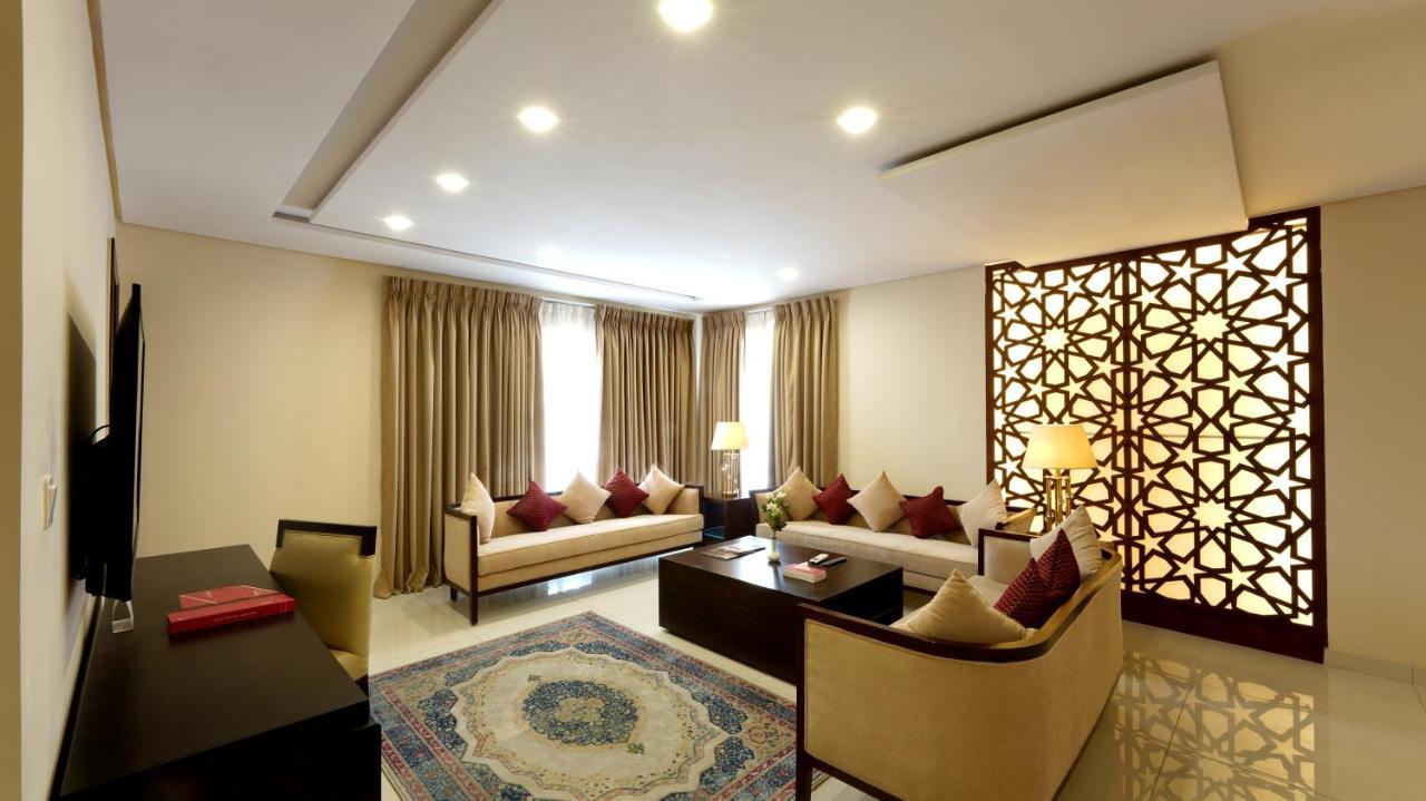 Ramada By Wyndham Lahore Gulberg II Otel Dış mekan fotoğraf