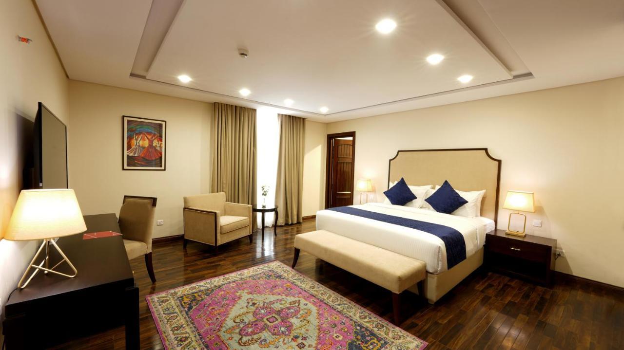 Ramada By Wyndham Lahore Gulberg II Otel Dış mekan fotoğraf