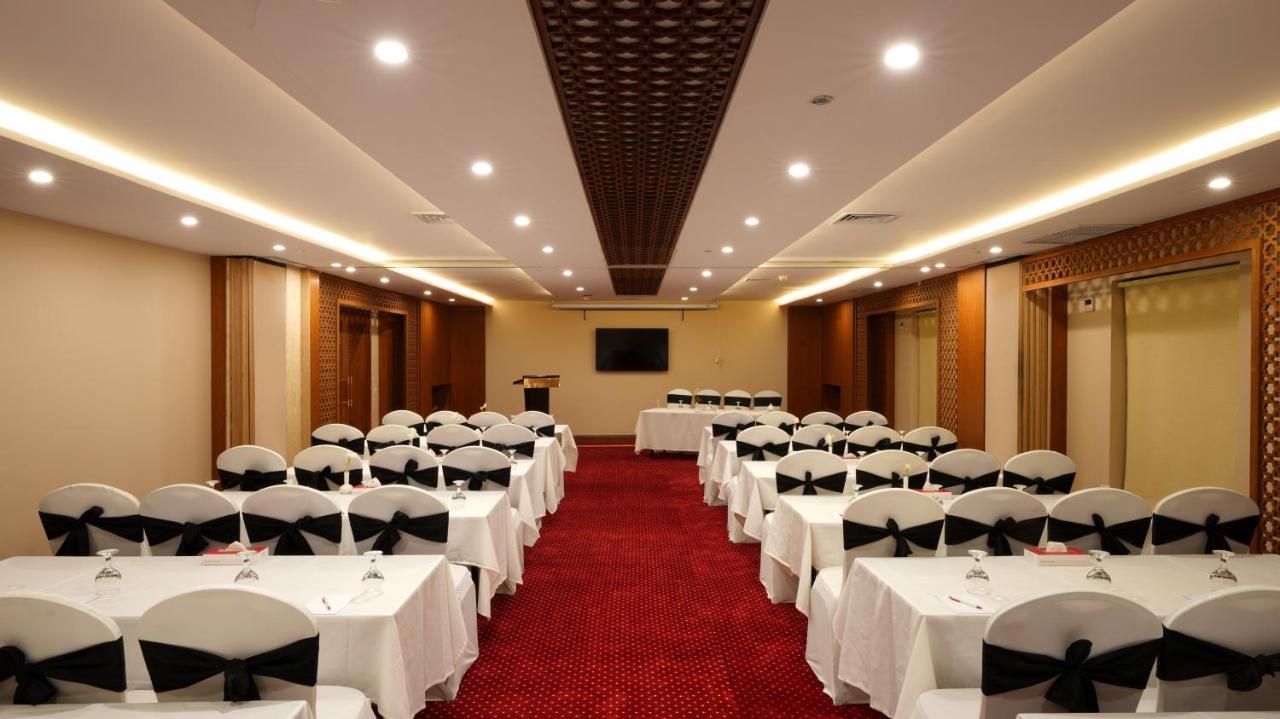 Ramada By Wyndham Lahore Gulberg II Otel Dış mekan fotoğraf