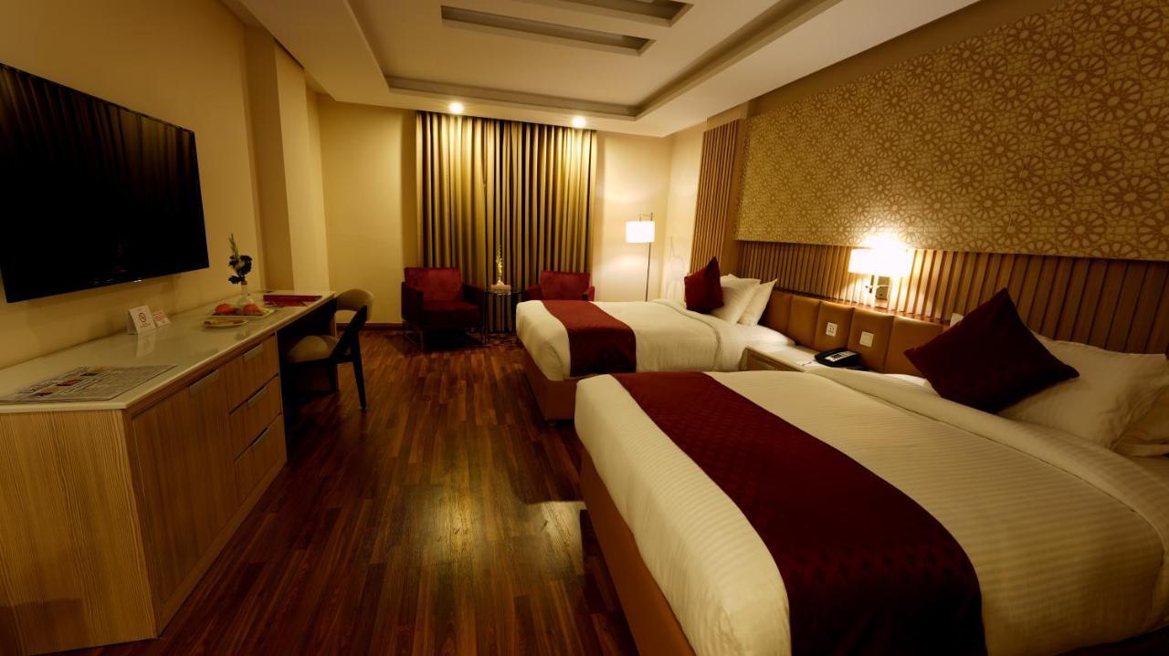 Ramada By Wyndham Lahore Gulberg II Otel Dış mekan fotoğraf