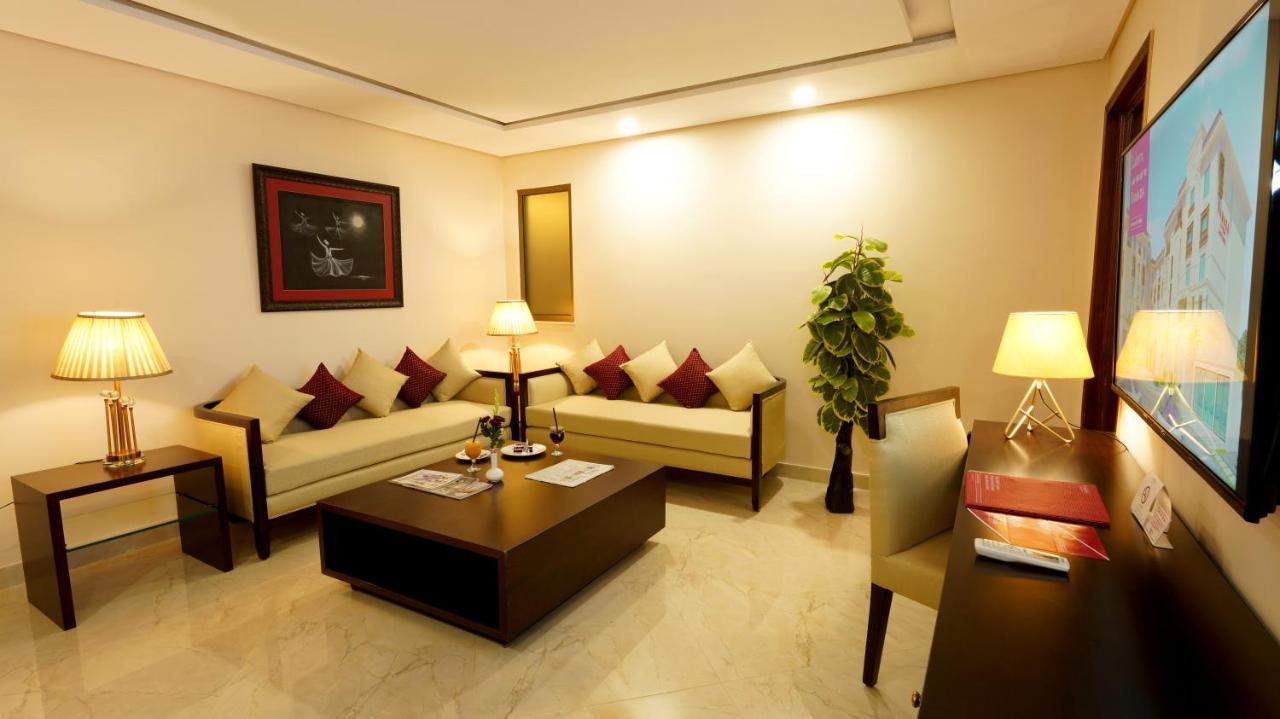 Ramada By Wyndham Lahore Gulberg II Otel Dış mekan fotoğraf