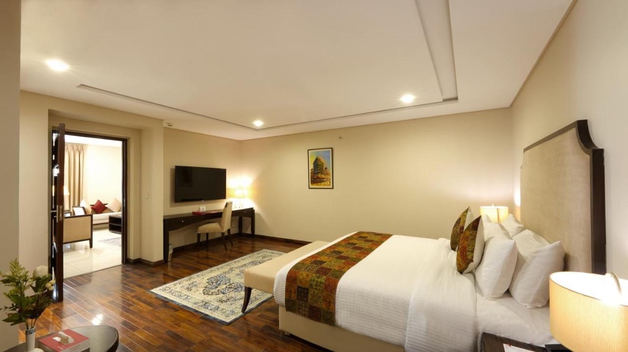 Ramada By Wyndham Lahore Gulberg II Otel Dış mekan fotoğraf